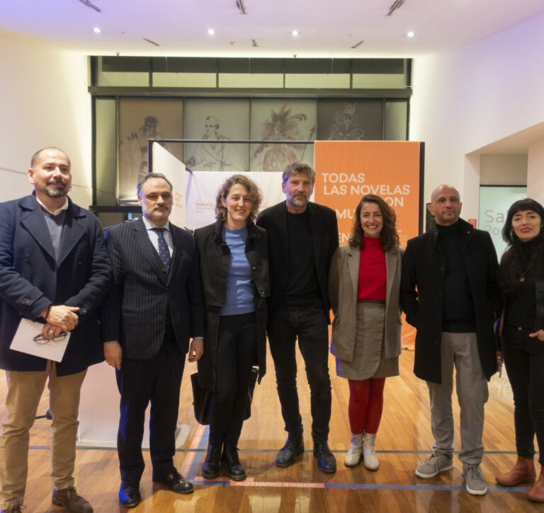 Exposición artística organizada por FAIR «Ficciones generativas: palabras, imágenes, territorios» es inaugurada en el Centro Cultural Gabriela Mistral